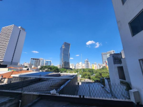 Apto Completo ao lado do Metrô Faria Lima